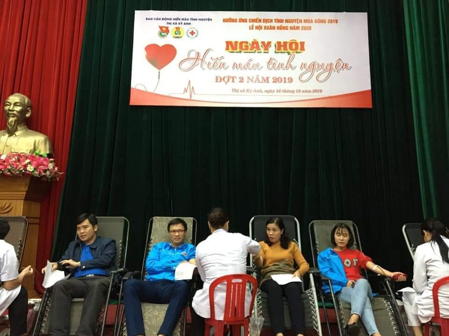 Giáo viên trường THPT Kỳ Anh tham gia hoạt động hiến máu nhân đạo. Giáo viên trường THPT Kỳ Anh tham gia hoạt động hiến máu nhân đạo.