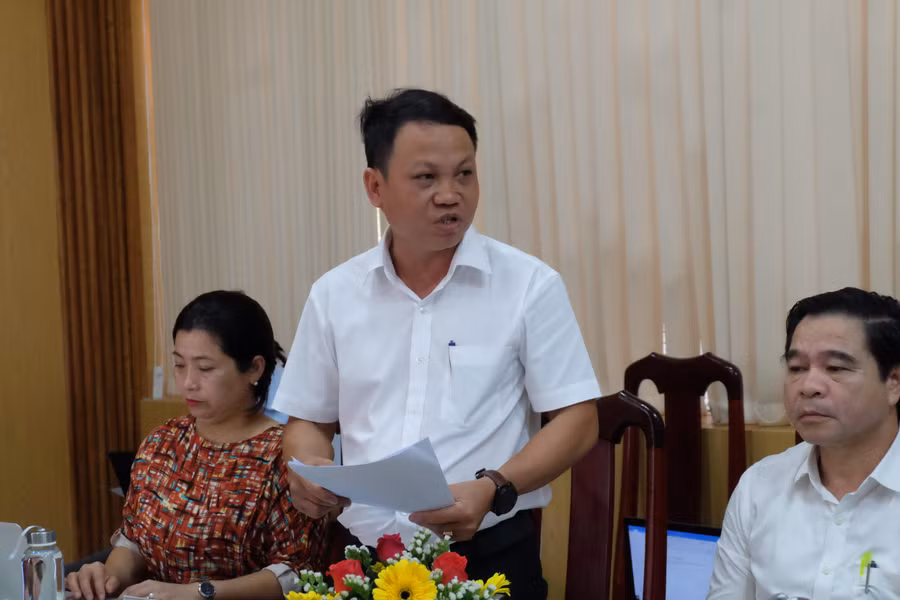 Ông Nguyễn Văn Nhị - Phó trưởng Phòng GD&amp;ĐT Nam Trà My (tỉnh Quảng Nam) nêu những khó khăn của ngành giáo dục huyện.