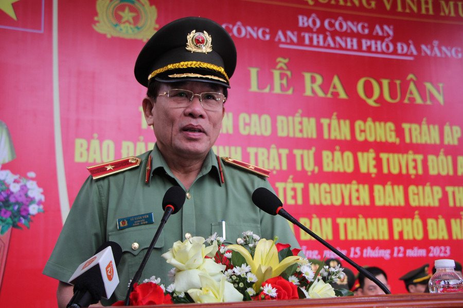 Thiếu tướng Vũ Xuân Viên - Giám đốc Công an TP Đà Nẵng phát lệnh ra quân. Ảnh: Hoàng Vinh Thiếu tướng Vũ Xuân Viên - Giám đốc Công an TP Đà Nẵng phát lệnh ra quân. Ảnh: Hoàng Vinh