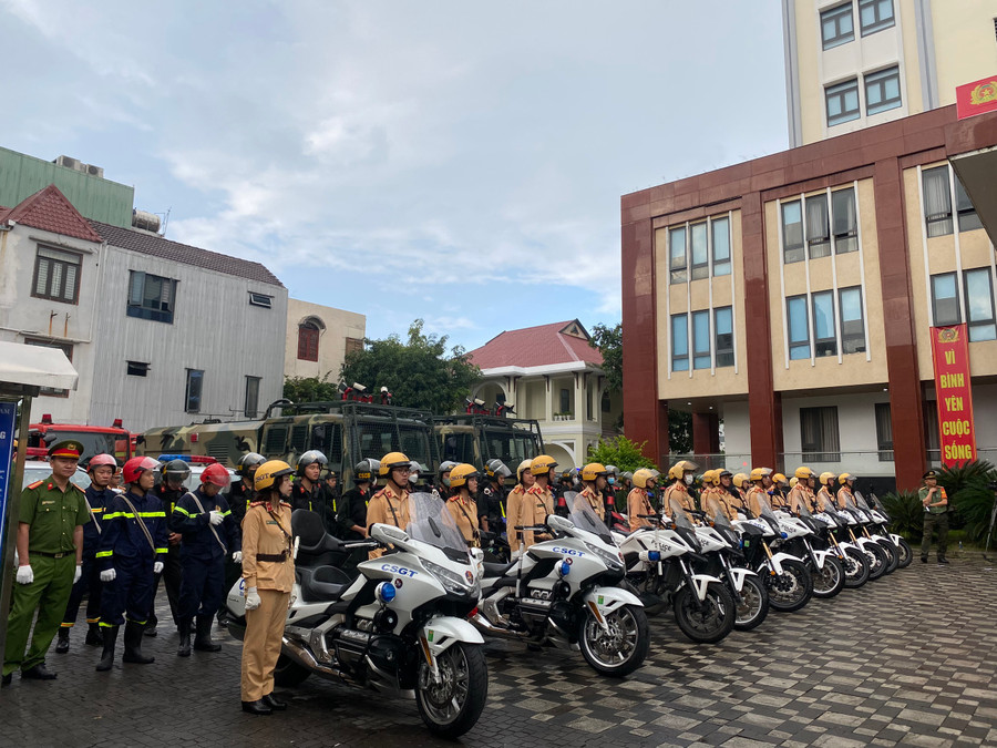 Lực lượng CSGT và Cảnh sát PCCC Công an TP Đà Nẵng. Ảnh: Hoàng Vinh Lực lượng CSGT và Cảnh sát PCCC Công an TP Đà Nẵng. Ảnh: Hoàng Vinh