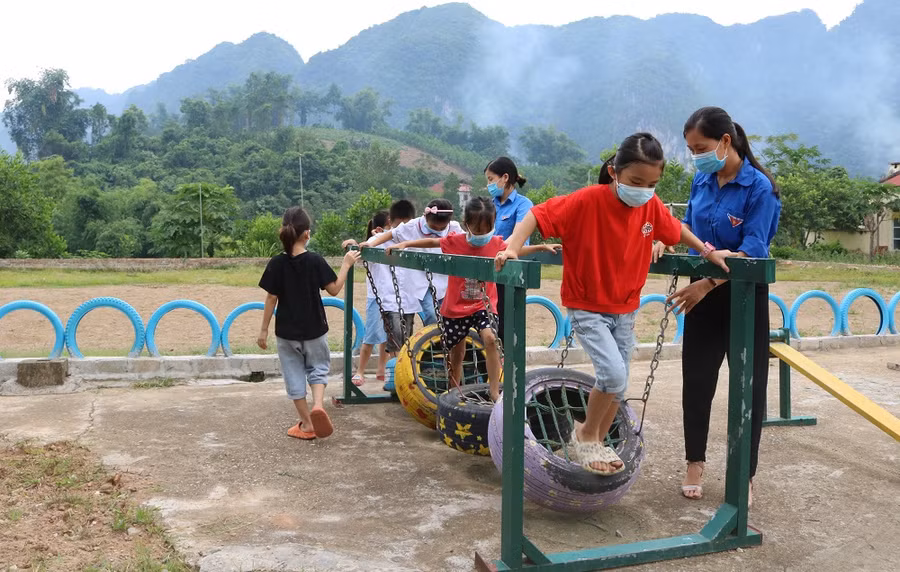 Khu vui chơi tại trường Tiểu học Thần Sa đón các em đến tham gia sinh hoạt hè.
