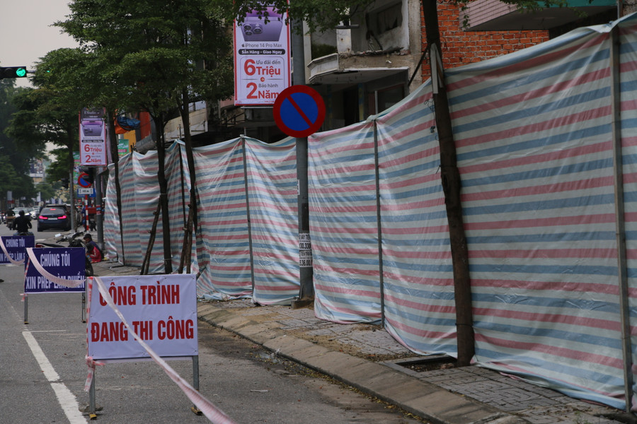 Theo đơn vị thi công, để đảm bảo an toàn, toàn bộ quá trình hạ giải sẽ được thực hiện thủ công vì đa số nhà dân đều nằm trên các tuyến đường có đông đúc người, xe qua lại.