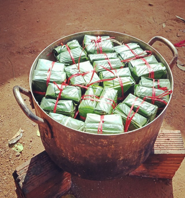 Những chiếc bánh chưng mang hương vị Tết cho học sinh vùng khó Tây Nguyên