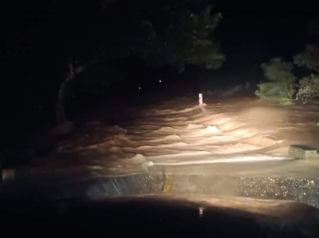 Đường vào một số bản làng bị ngập sâu, chia cắt. Ảnh: Đức Trí. Đường vào một số bản làng bị ngập sâu, chia cắt. Ảnh: Đức Trí.