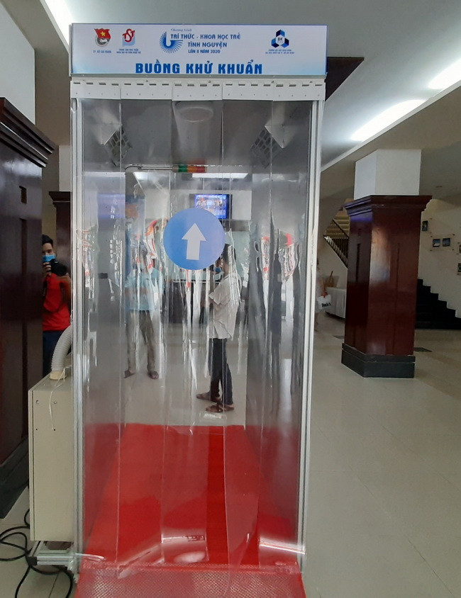 Bên trong có đặt buồng khử khuẩn cho phép khử khuẩn nhanh trong vòng 30 giây. Bên trong có đặt buồng khử khuẩn cho phép khử khuẩn nhanh trong vòng 30 giây.