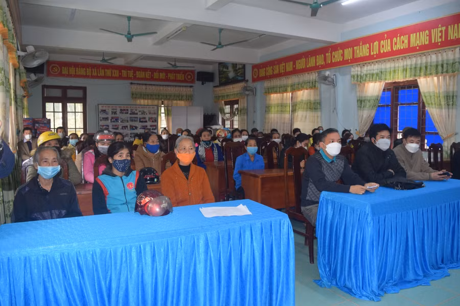 Hình ảnh tại buỗi lễ trao quà Tết.