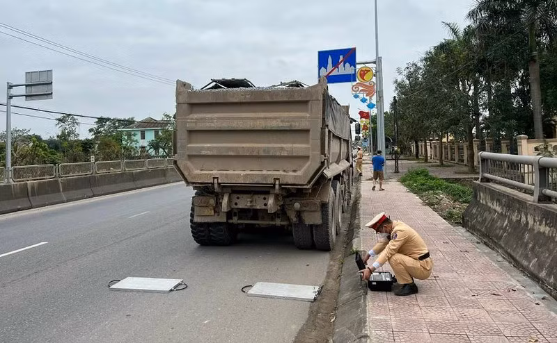 Hàng trăm trường hợp vi phạm đã bị lực lượng CSGT lập biên bản, xử lý.