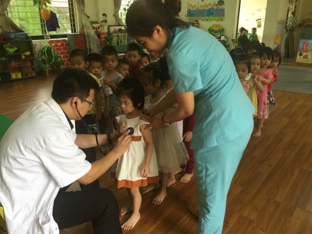 Trẻ ở vùng khó khăn được khám sàng lọc tim bẩm sinh miễn phí.