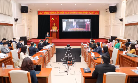 Lễ Tổng kết cuộc thi “Biên soạn sách, tài liệu dạy và học Tiếng Việt cho người Việt Nam ở nước ngoài” diễn ra theo hình thức trực tuyến.