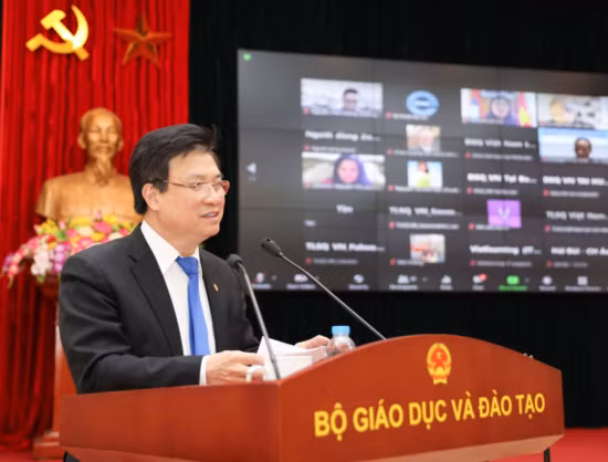 Ông Nguyễn Hữu Độ – Thứ trưởng Bộ Giáo dục và Đào tạo, trưởng Ban tổ chức cuộc thi phát biểu tại buổi lễ.