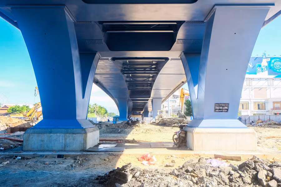 Các nhịp dầm hộp thép liên hợp hợp bản bê tông cốt thép