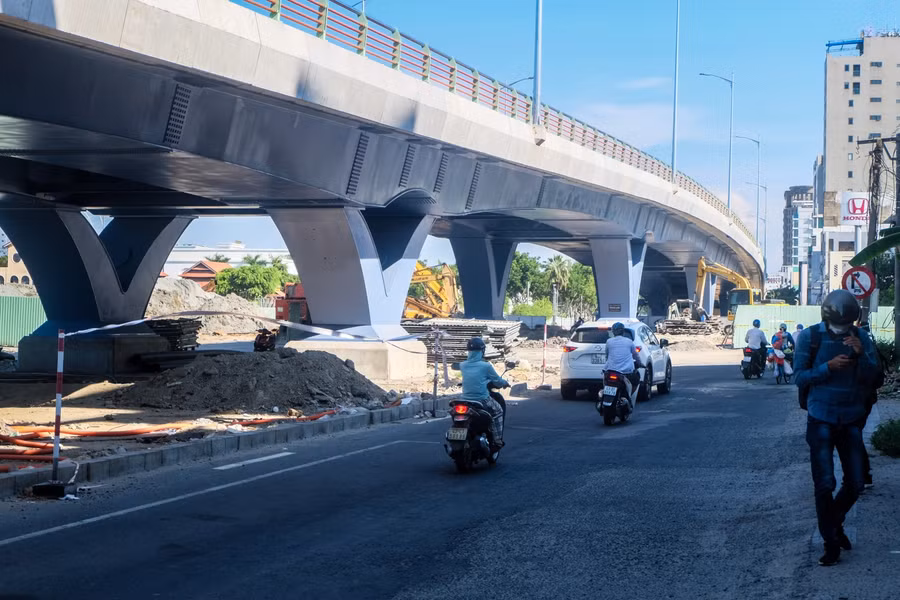 Đây là 1 trong 3 hạng mục chính của dự án cải tạo nút giao thông này cùng với đảo xuyến và hầm chui.