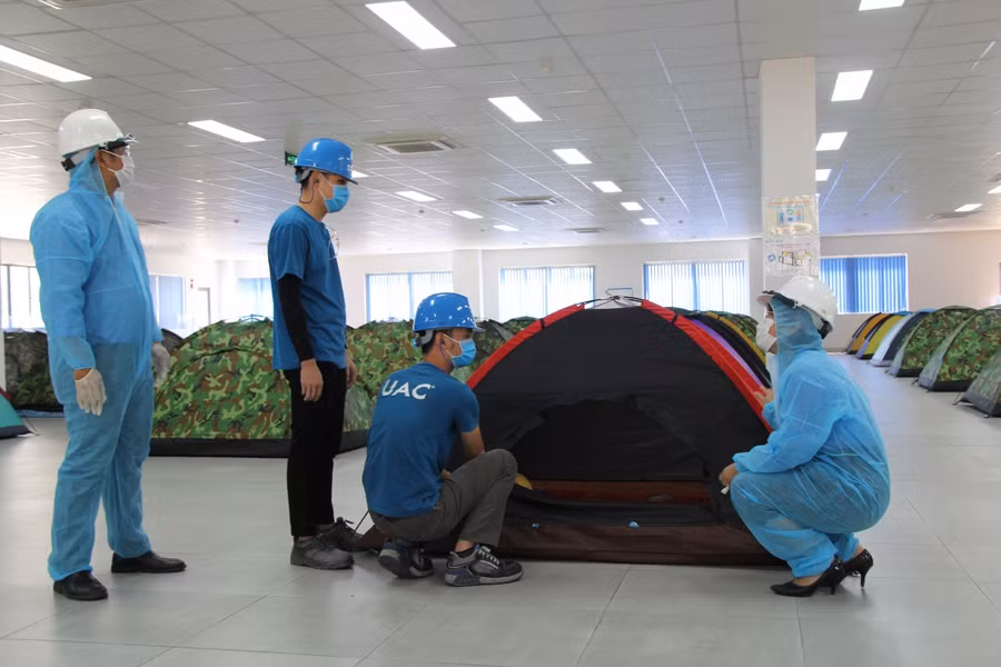 Hiện nhiều doanh nghiệp đang tiếp tục đăng ký mô hình “3 tại chỗ” để hoạt động sản xuất không bị gián đoạn, góp phần hạn chế việc lây lan Covid-19.