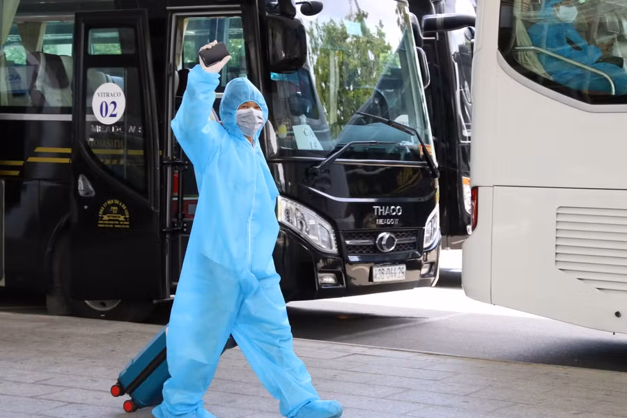 Người dân vui mừng khi được trở về quê.