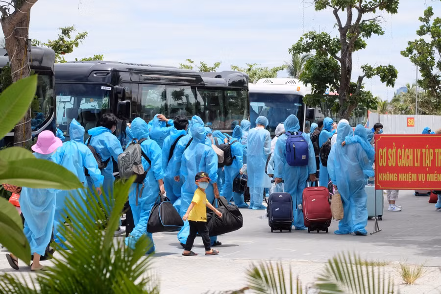 Và được lấy mẫu xét nghiệm Covid-19 từ 3-4 lần.