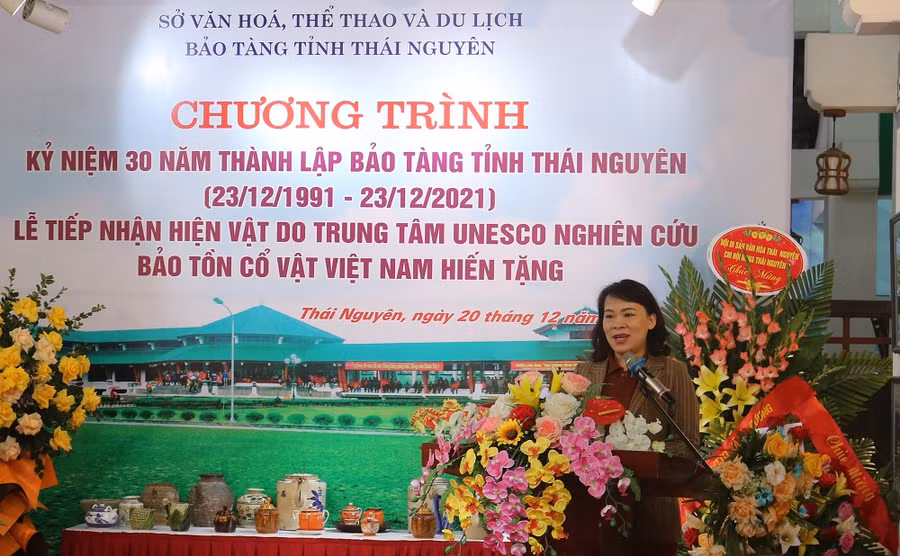 Bà Nguyễn Thị Mai, Giám đốc Sở Văn hóa, Thể thao và Du lịch Thái Nguyên phát biểu chúc mừng tại chương trình