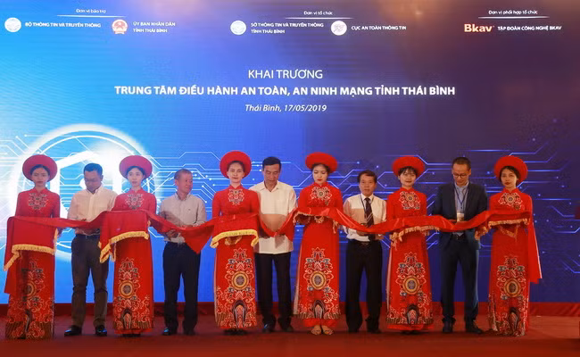 Quang cảnh lễ cắt băng khai trương Trung tâm điều hành an ninh mạng SOC tại Thái Bình.