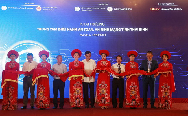 Quang cảnh lễ cắt băng khai trương Trung tâm điều hành an ninh mạng SOC tại Thái Bình.