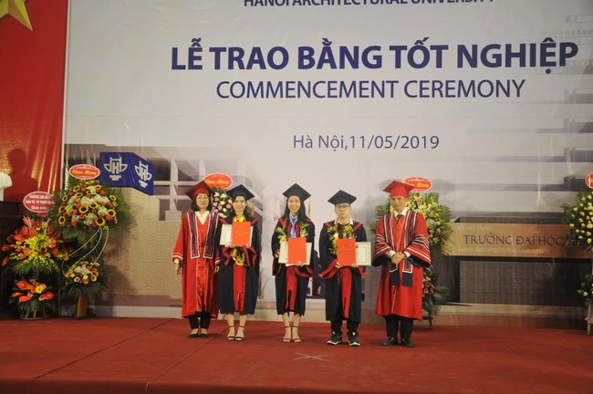 Quang cảnh buổi lễ tốt nghiệp.