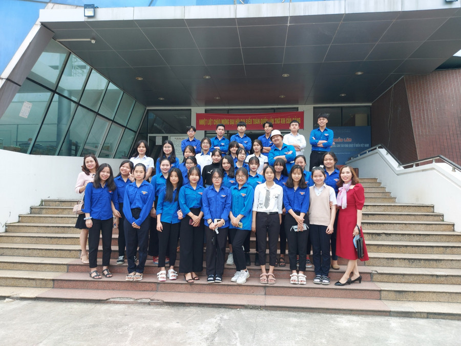 Những buổi học ngoại khóa sẽ giúp cho học sinh hiểu và yêu thích môn học Lịch sử hơn.