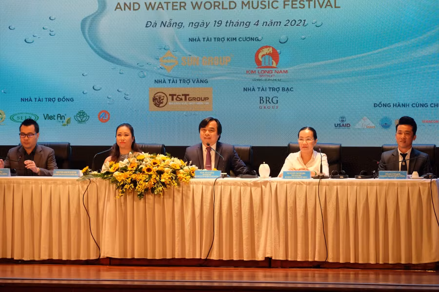 Quang cảnh buổi họp báo.