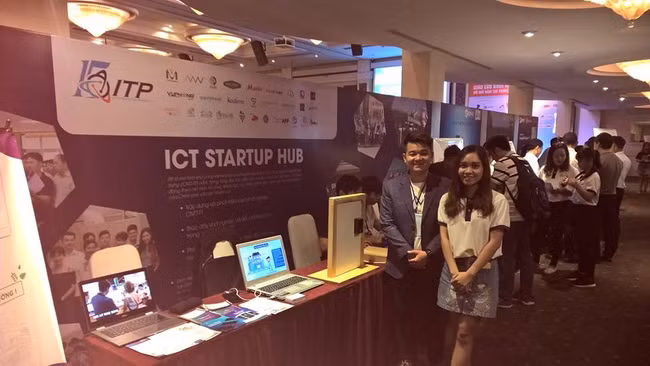 Các gian hàng trưng bày của cộng đồng doanh nghiệp ICT Startup HUB - thuộc Khu công viên Phần mềm -ĐH Quốc gia TPHCM