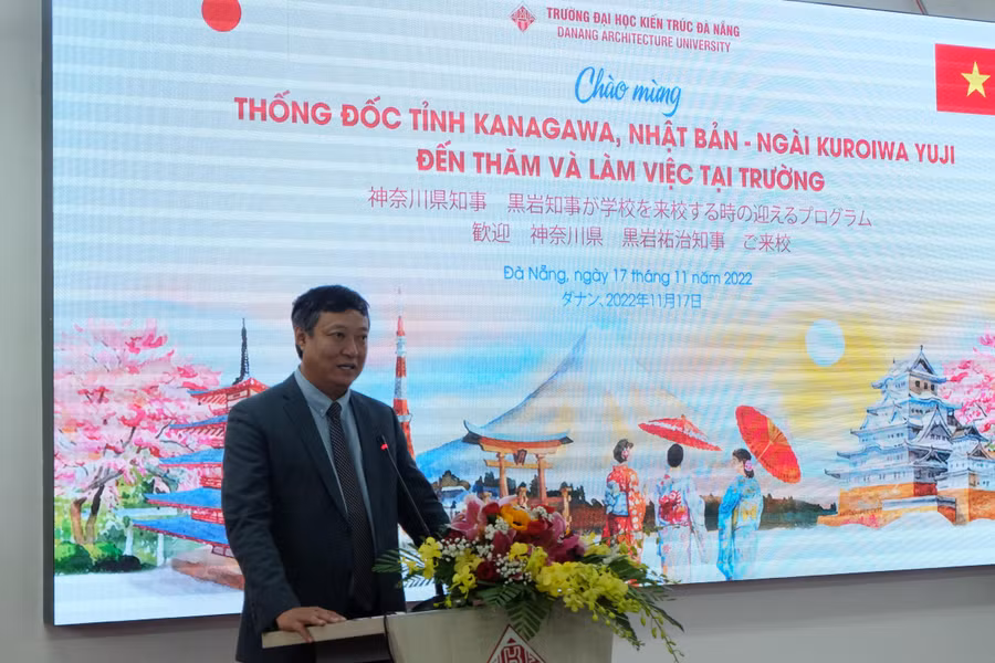 TS.KTS Phạm Anh Tuấn – Hiệu trưởng Trường Đại học Kiến trúc Đà Nẵng phát biểu tại buổi đón tiếp đoàn.