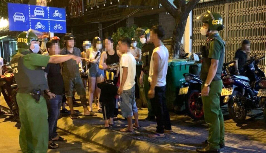 Lực lượng công an giải quyết vụ việc. Ảnh: Công an. 