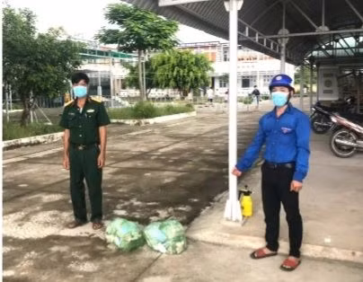 Những phần quỳ ý nghĩa đã được chuyển đến 56 em thiếu nhi tại huyện Ba Tri (Ảnh: BTNTH).