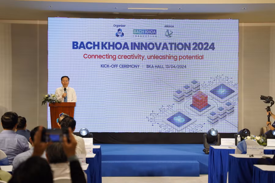PGS. TS. Mai Thanh Phong - Hiệu trưởng trường ĐH Bách khoa ĐHQG TPHCM phát biểu khai mạc. (Ảnh: HCMUT)