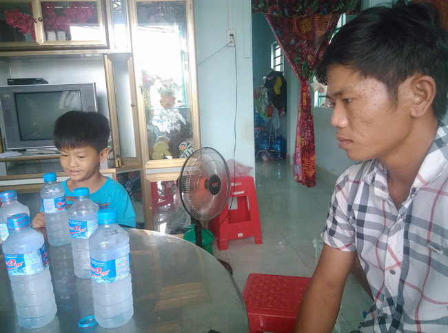 Anh Nguyễn Hữu Toàn phụ huynh của em K. xin giảm nhẹ mức phạt cho cô V. Anh Nguyễn Hữu Toàn phụ huynh của em K. xin giảm nhẹ mức phạt cho cô V.