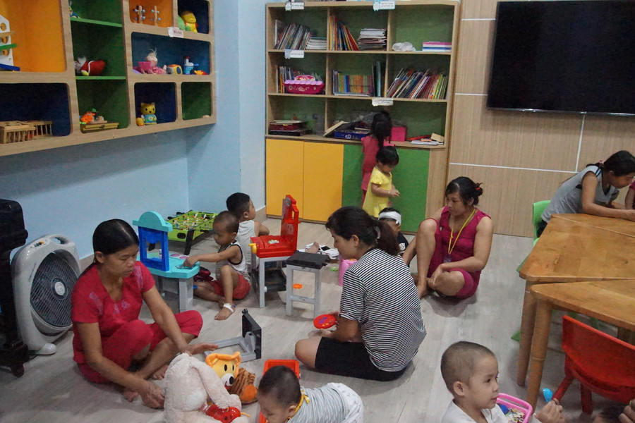 Luôn mong con được khỏe mạnh để được tới trường.