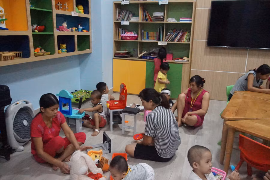 Luôn mong con được khỏe mạnh để được tới trường.