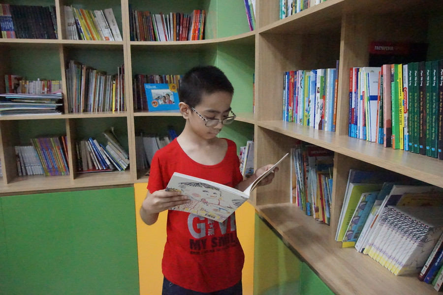 Những lúc đỡ mệt, Duy thích lên thư viện đọc sách