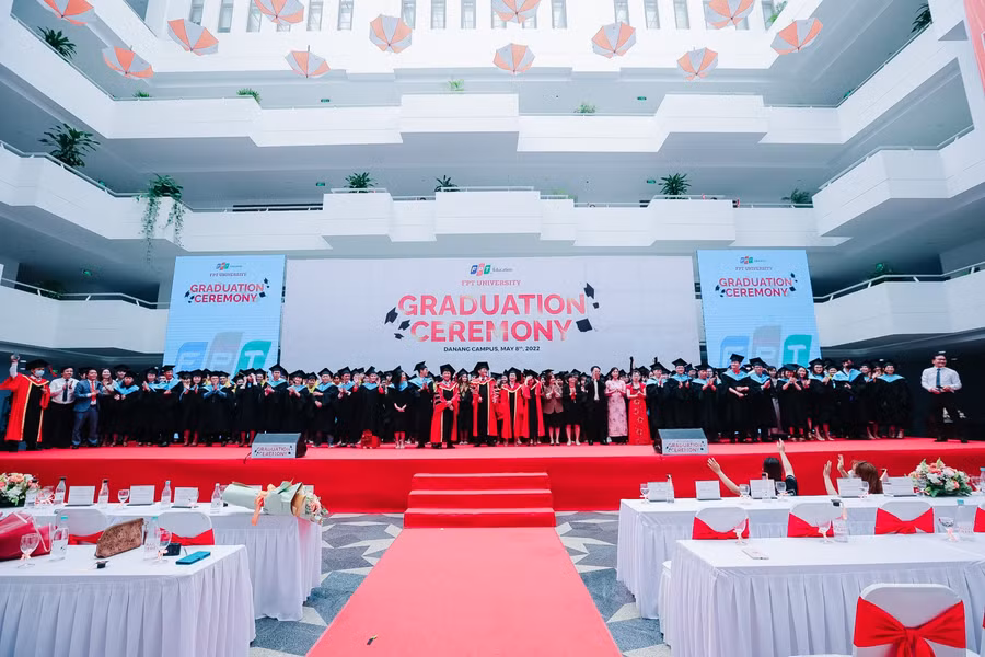 Đại học FPT Đà Nẵng tổ chức Lễ tốt nghiệp cho 176 sinh viên.