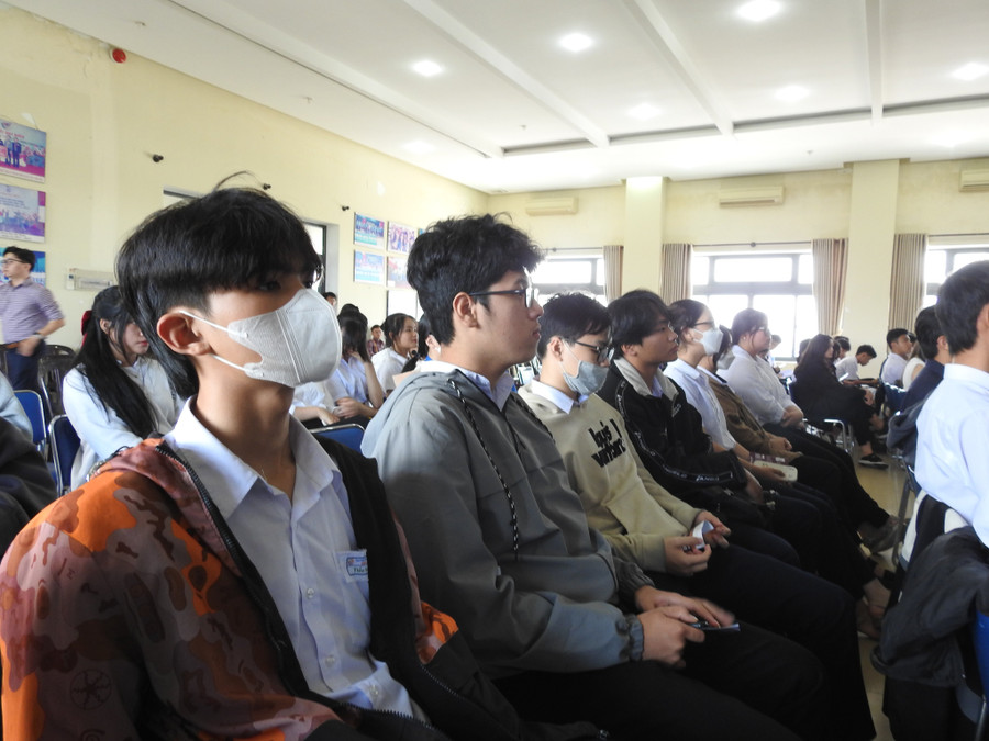 Hội thi giúp học sinh, sinh viên có cơ hội tiếp cận chuyên môn theo tiêu chuẩn quốc tế. Ảnh: Hoàng Vinh.