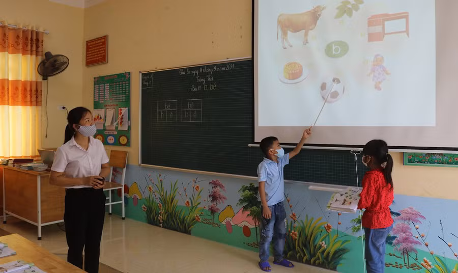 Các em học sinh lớp 1, trường Tiểu học Thần Sa (Võ Nhai, Thái Nguyên) chủ động, mạnh dạn trong tương tác