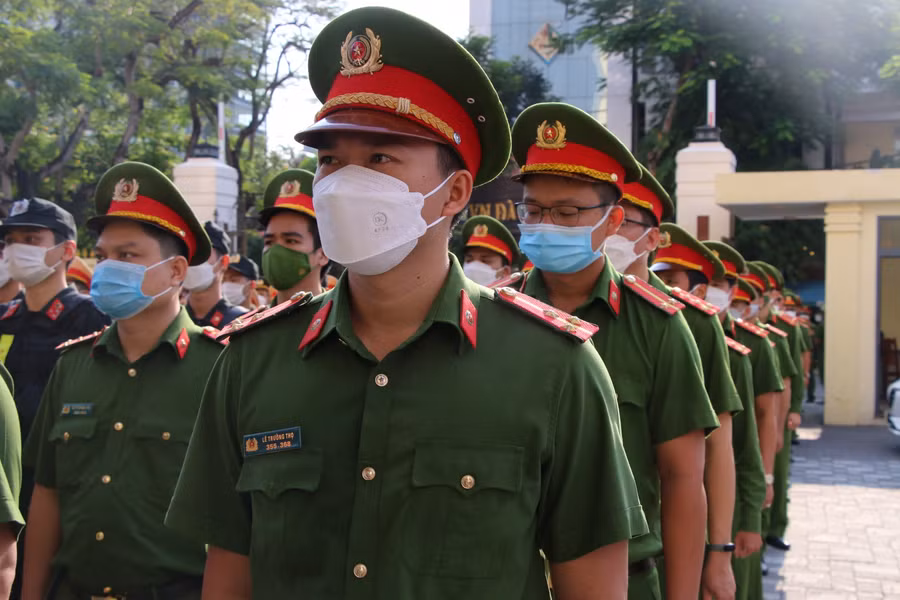 “Đẩy mạnh công tác tuyên truyền về phương thức thủ đoạn hoạt động của các loại tội phạm. Vận động nhắc nhở người dân thực hiện nghiêm túc quy định của pháp luật. Phối hợp tích cực với lực lượng công an trong đấu tranh và phòng chống tội phạm”, Thiếu tướng Viên nhấn mạnh.