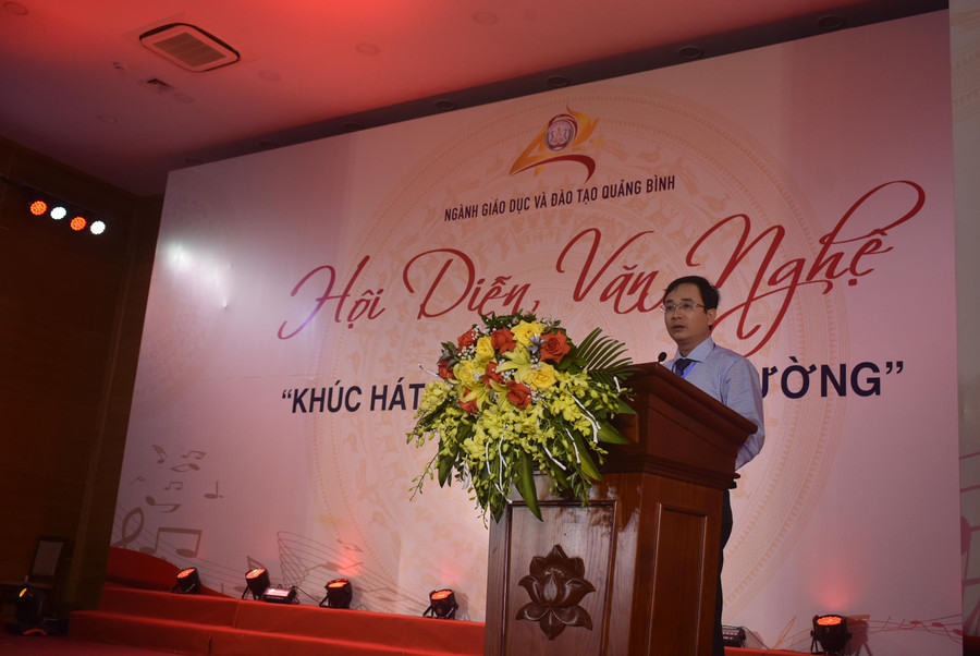 Giám đốc Sở GD&ĐT Quảng Bình - Đặng Ngọc Tuấn phát biểu tại Lễ khai mạc Hội diễn văn nghệ chào mừng kỷ niệm 40 năm ngày Nhà giáo Việt Nam 20/11. Giám đốc Sở GD&ĐT Quảng Bình - Đặng Ngọc Tuấn phát biểu tại Lễ khai mạc Hội diễn văn nghệ chào mừng kỷ niệm 40 năm ngày Nhà giáo Việt Nam 20/11.