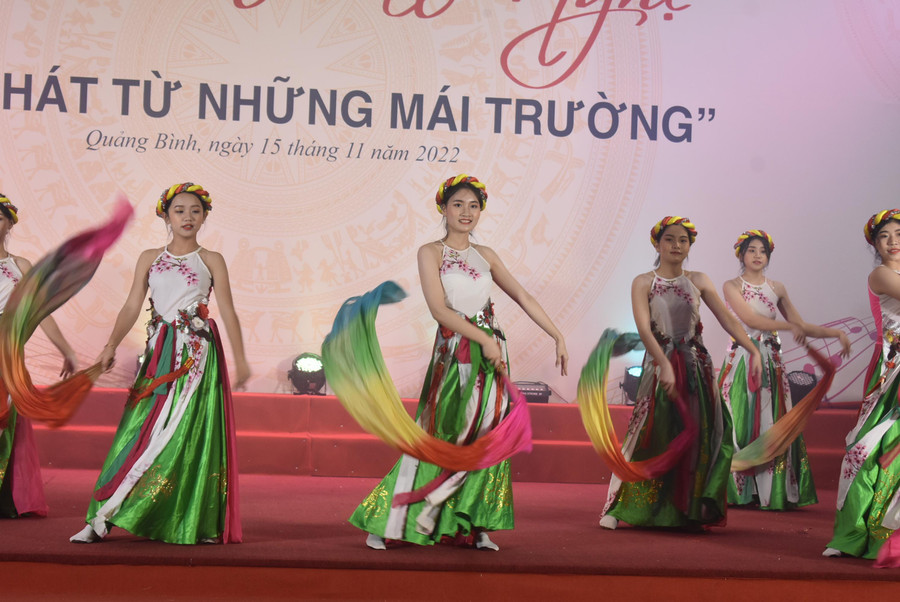 Các tiết mục đặc sắc tại Hội diễn Văn nghệ. Các tiết mục đặc sắc tại Hội diễn Văn nghệ.