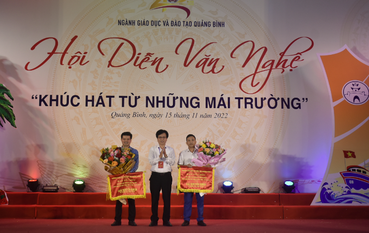 Ban tổ chức trao giải Khuyến khích tập thể cho các đội ở hệ thống Cụm thi đua. Ban tổ chức trao giải Khuyến khích tập thể cho các đội ở hệ thống Cụm thi đua.