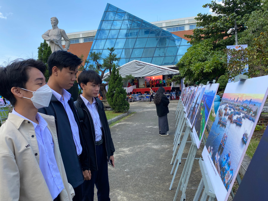 Hoạt động nhằm quảng bá và tôn vinh những giá trị di sản văn hóa biển của TP Đà Nẵng. (Ảnh: Hoàng Vinh). Hoạt động nhằm quảng bá và tôn vinh những giá trị di sản văn hóa biển của TP Đà Nẵng. (Ảnh: Hoàng Vinh).