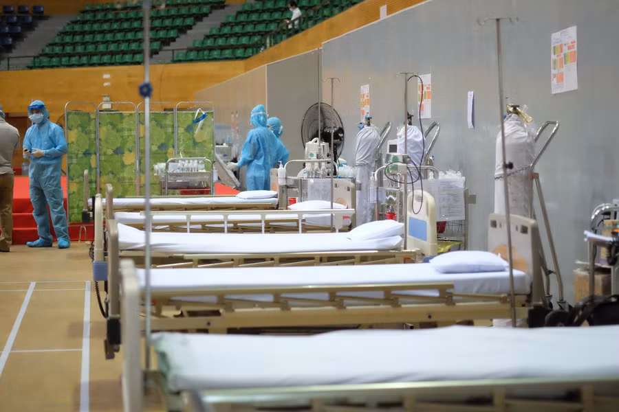 Khu vực cấp cứu tại điểm tiêm Cung thể thao Tiên Sơn (TP Đà Nẵng) được bố trí đầy đủ các trang thiết bị.