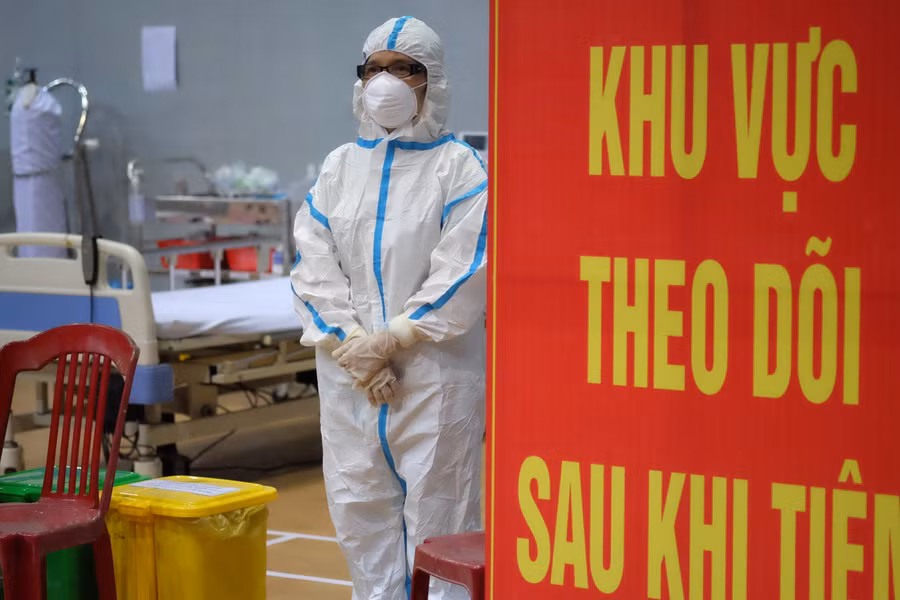 Tại khu vực tiêm, Sở Y tế cũng bố trí khu vực cấp cứu dành cho các bệnh nhân nếu có biểu hiện sau khi tiêm vắc xin.