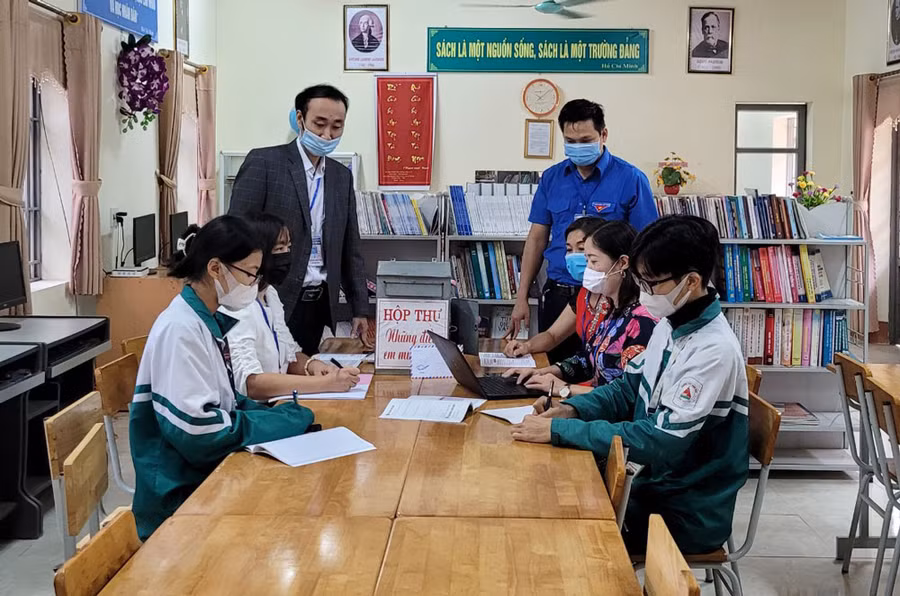 Thầy cô giáo trường THPT Định Hóa (Thái Nguyên) mở hộp thư “Những điều em muốn nói” để lắng nghe, thấu hiểu, trao đổi động viên giúp đỡ học trò