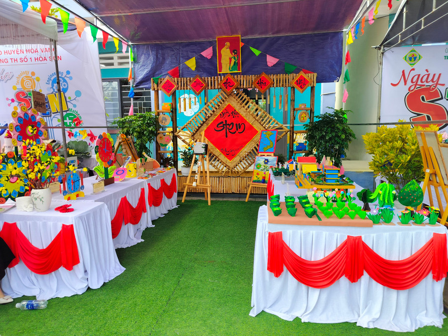 Đồng thời cũng là nơi trao đổi các phương pháp thực hành trong tổ chức dạy học STEM theo chương trình GDPT 2018. Đồng thời cũng là nơi trao đổi các phương pháp thực hành trong tổ chức dạy học STEM theo chương trình GDPT 2018.