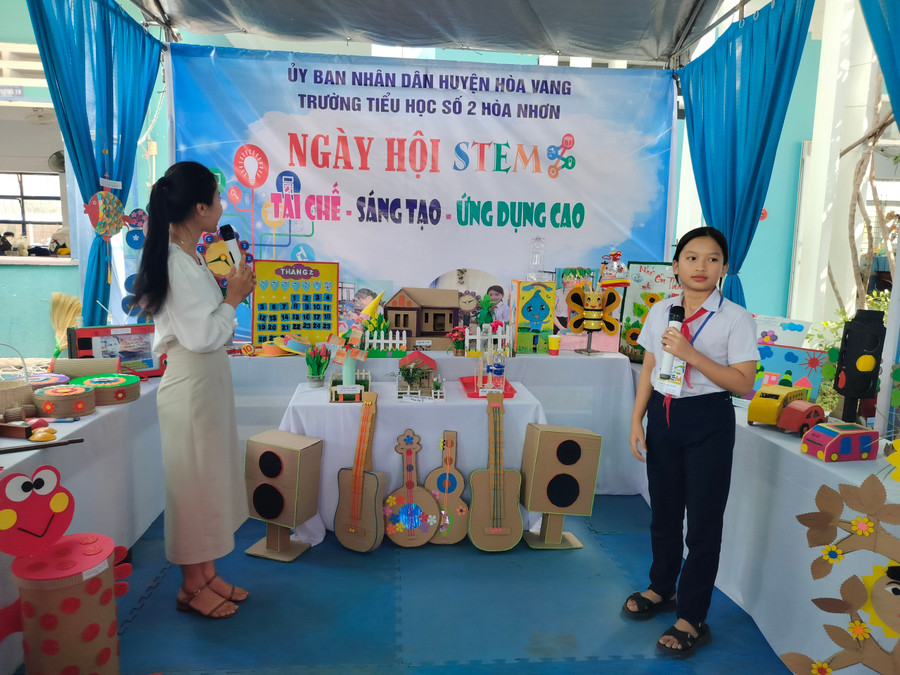 Một số mô hình học tập tái chế và sáng tạo được giáo viên và học sinh giới thiệu. Một số mô hình học tập tái chế và sáng tạo được giáo viên và học sinh giới thiệu.