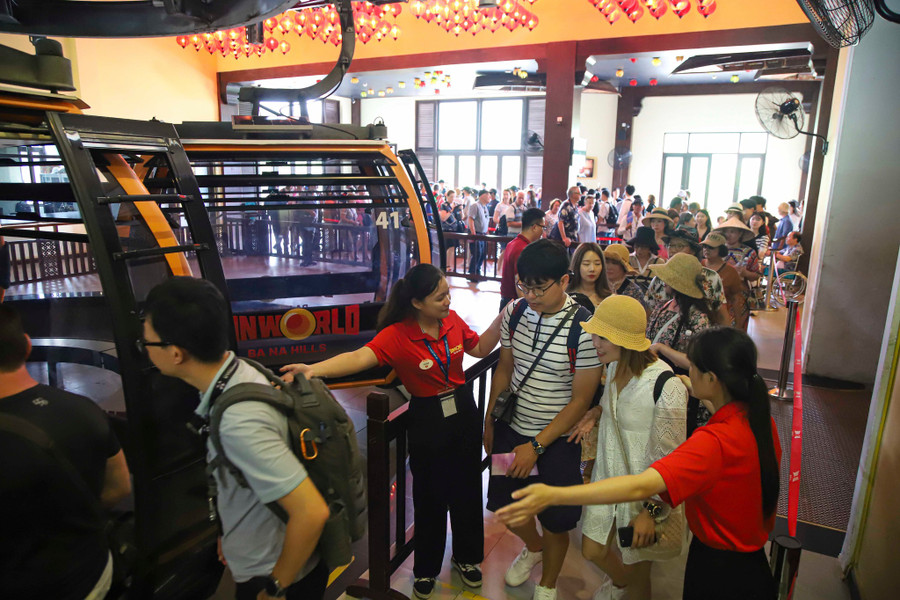 Khách du lịch đến Sun World Bà Nà Hills. Ảnh: Thanh Huyền. Khách du lịch đến Sun World Bà Nà Hills. Ảnh: Thanh Huyền.