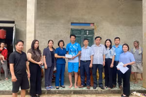 Hoạt động hỗ trợ những gia đình gặp thiệt hại do ảnh hưởng bão số 3 của Công đoàn ngành Giáo dục tỉnh Yên Bái 