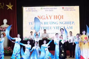 Sinh viên với môi trường học tập mang bản sắc văn hóa đa dạng.